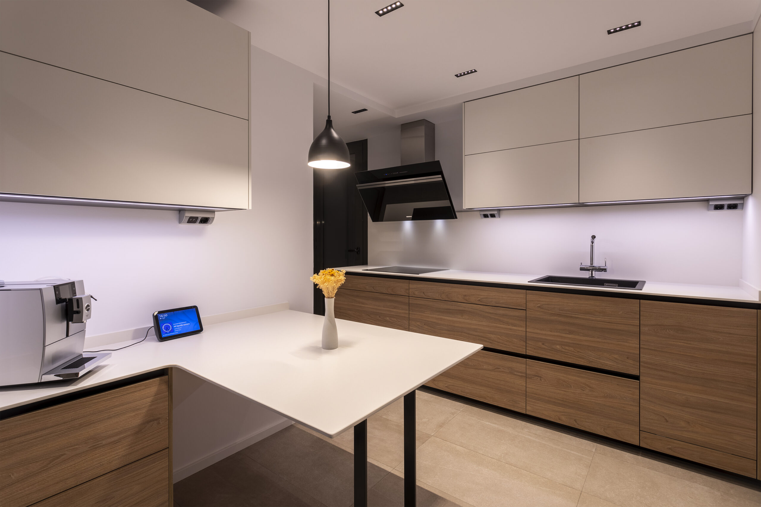 Cocina blanco y fresno