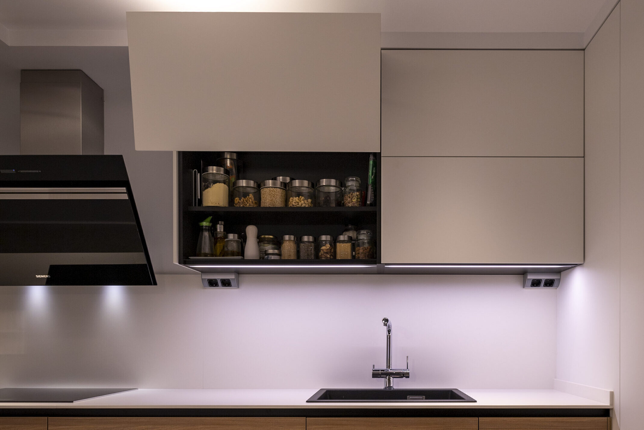 Cocina blanco y fresno